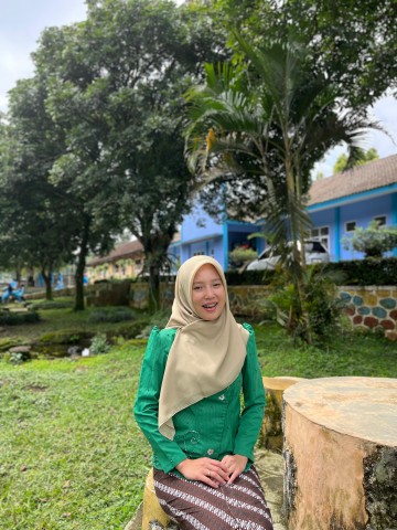 Diah Pinky Dewanti,S.M